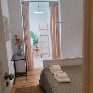 https://room-in-the-heart-bairro-alto.hotels-lisbon-portugal.com